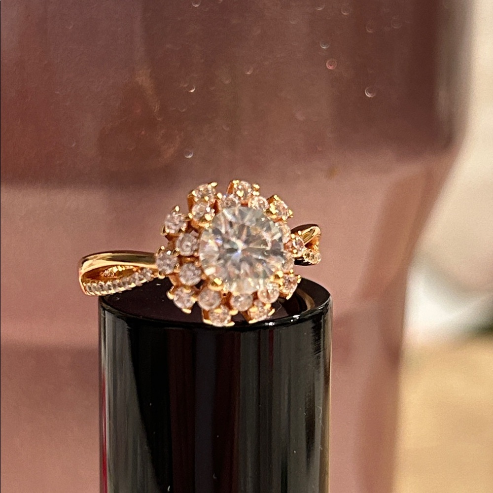 Moissanite 1.0 ct 💍on solid 925 silver - gold plated ring